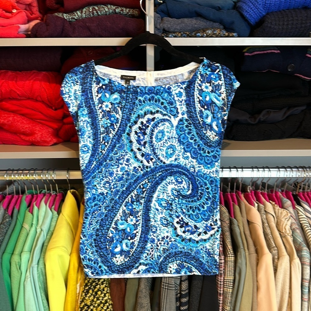Talbots blue and white paisley print sleeveless sweater top size XS​